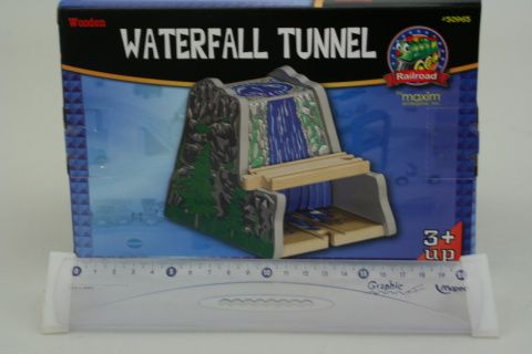 Maxim Tunel s vodopádem - obrázek 1