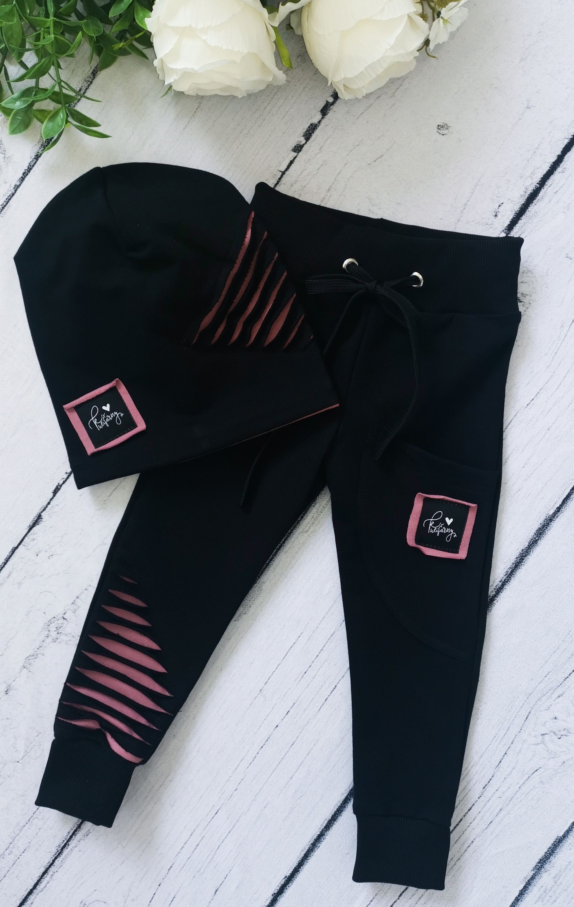 Kulišárny (handmade) Tepláčky rebel ,,Black,, OldPink VELIKOST: 86-92 - obrázek 2