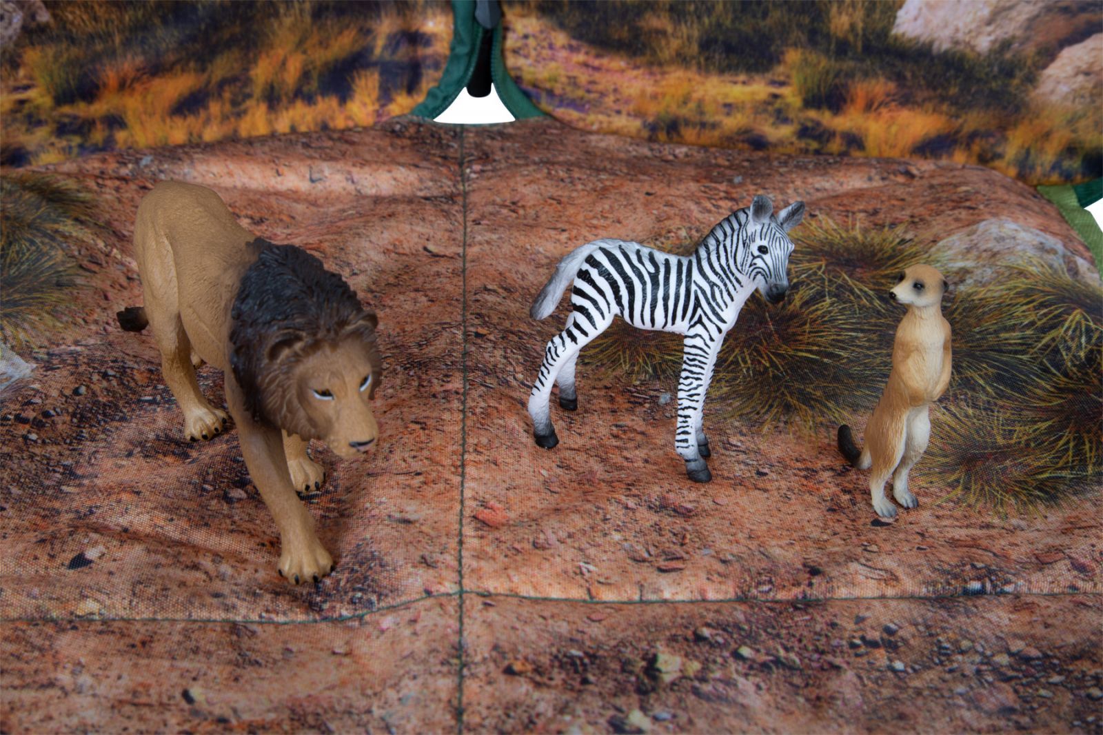 Small foot by Legler Small Foot Animal Planet 3D batoh Savana - obrázek 7