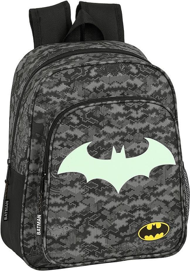 CurePink Dětský batoh DC Comics|Batman: vzor 12004 (objem 8,9 litrů,24 x 33 x 10 cm) černý polyester - obrázek 1