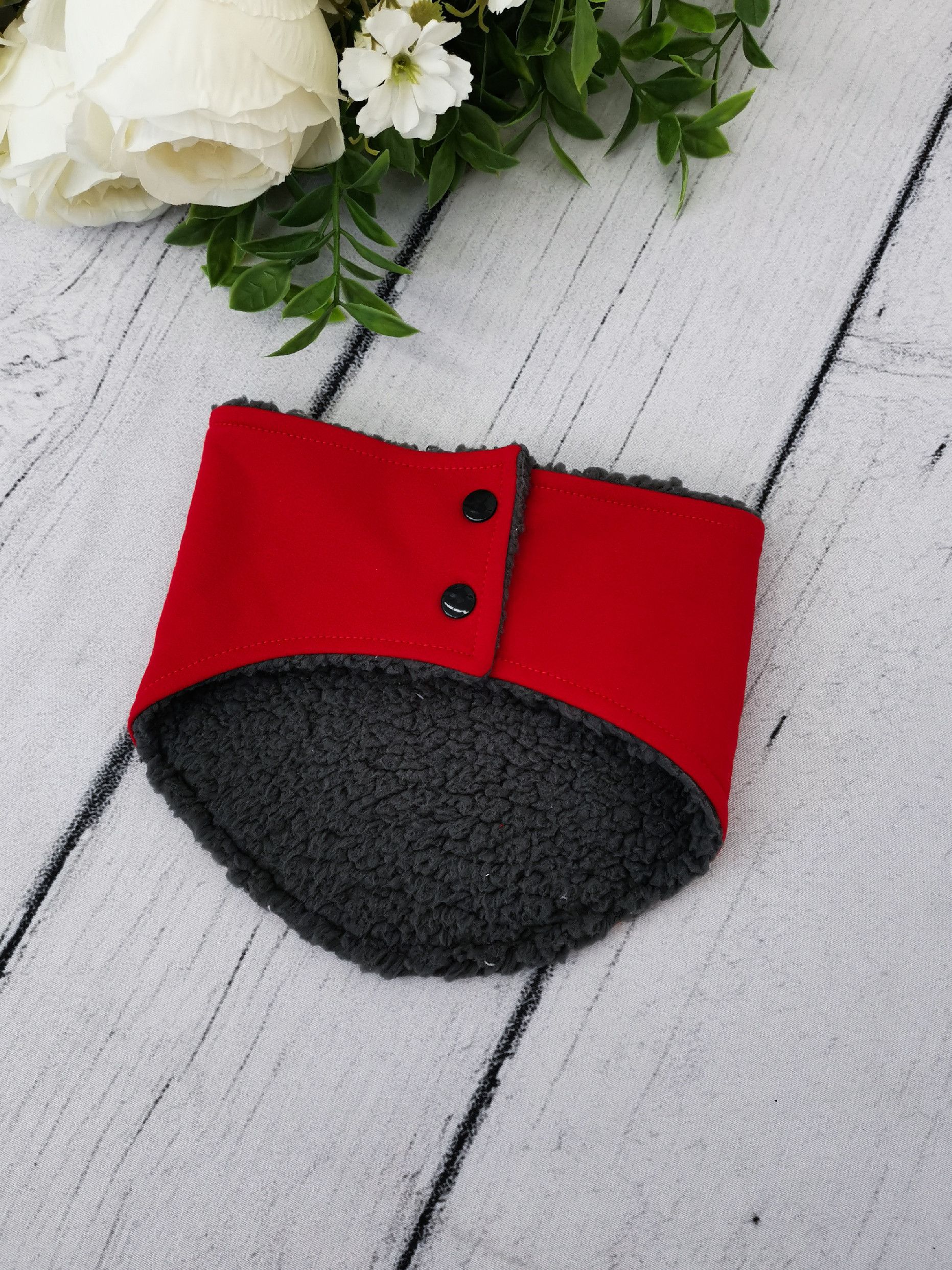 Kulišárny (handmade) Nákrčník s beránkem - rozpínací ,,RED,, VELIKOST: 74-80 - obrázek 2