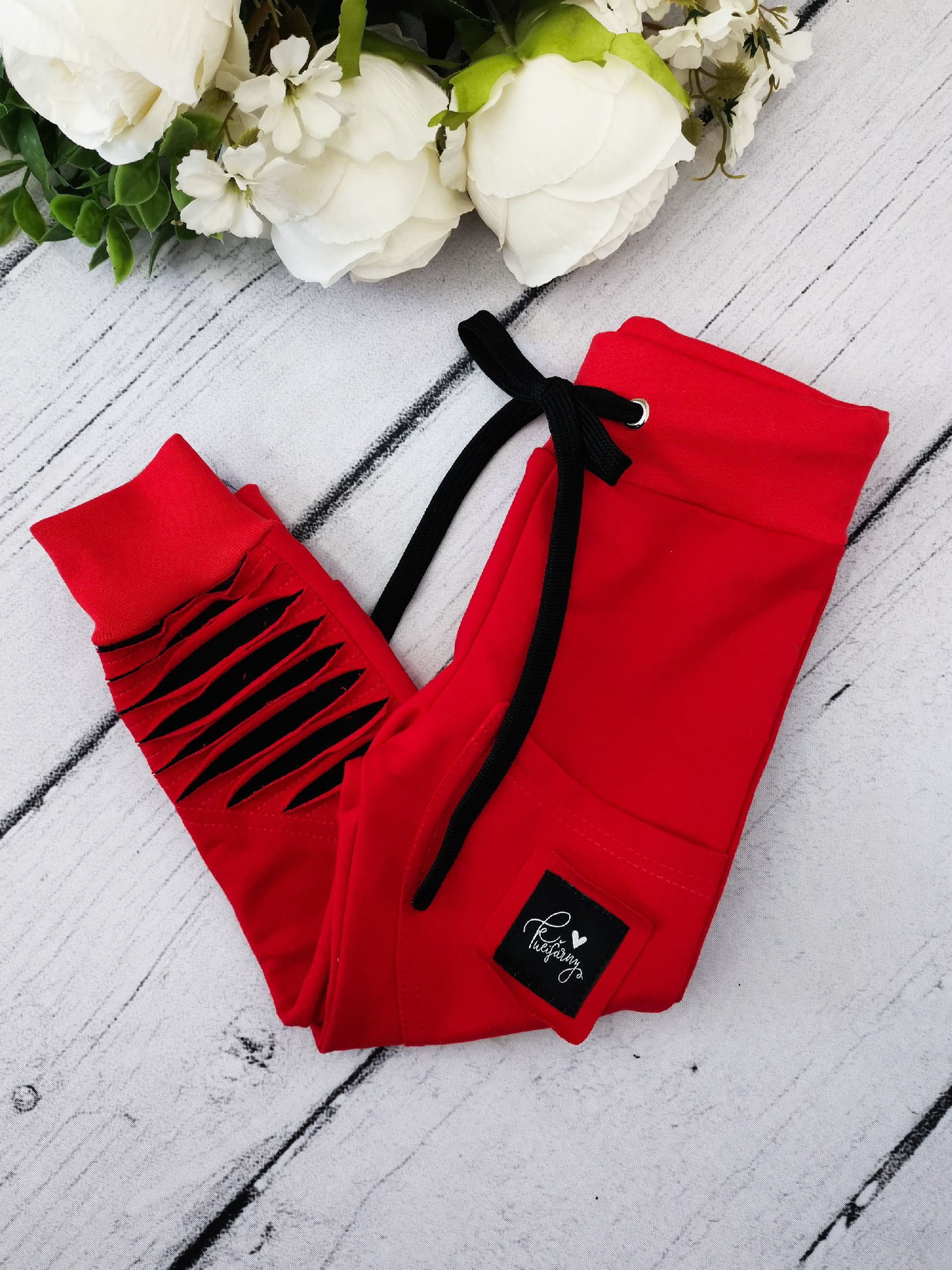Kulišárny (handmade) Tepláčky rebel ,,RED ,, Black VELIKOST: 86-92 - obrázek 1