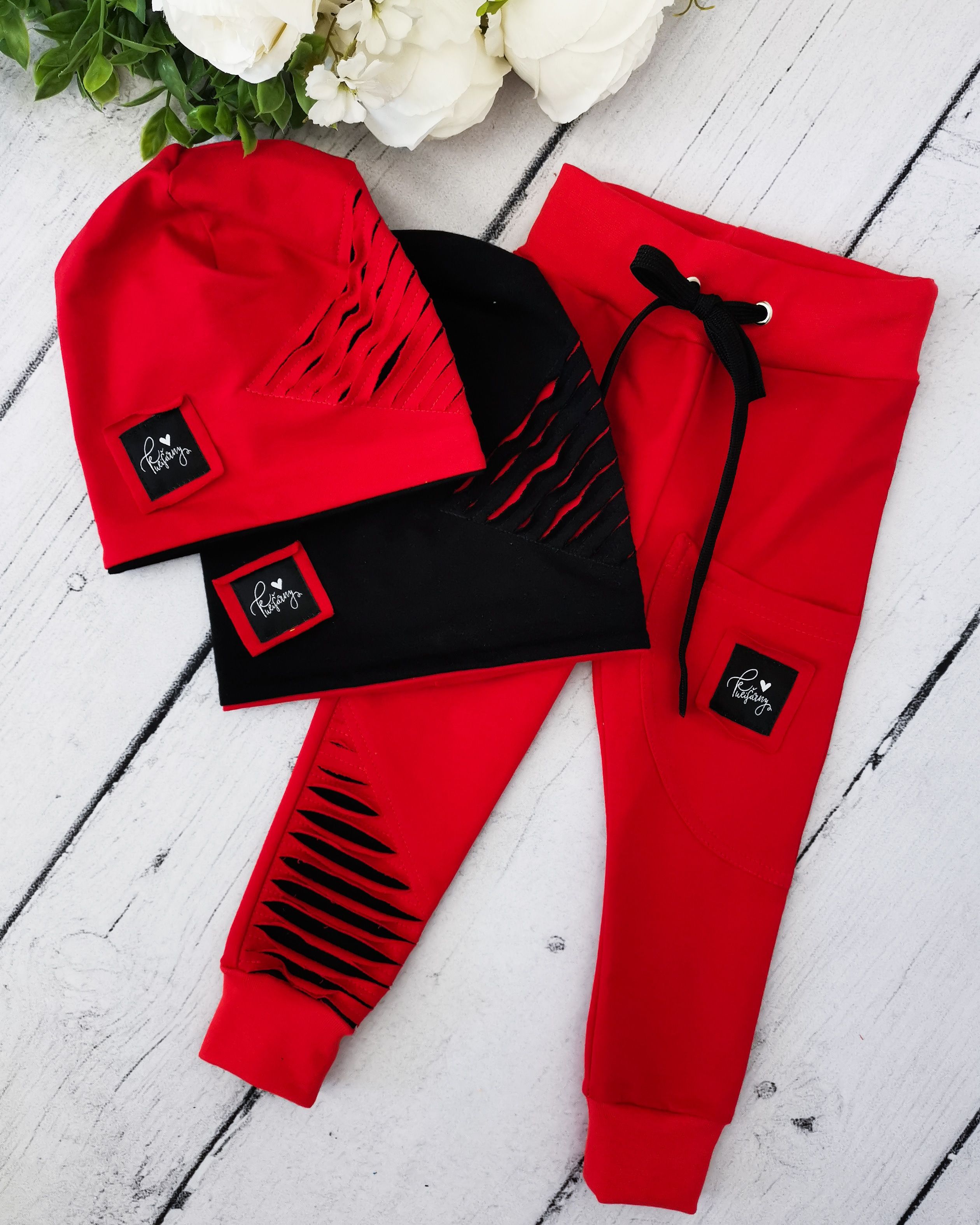 Kulišárny (handmade) Tepláčky rebel ,,RED ,, Black VELIKOST: 86-92 - obrázek 2