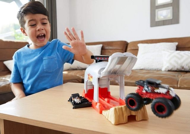 Hot Wheels MONSTER TRUCKS ZÁVODNÍ HERNÍ SET - obrázek 11
