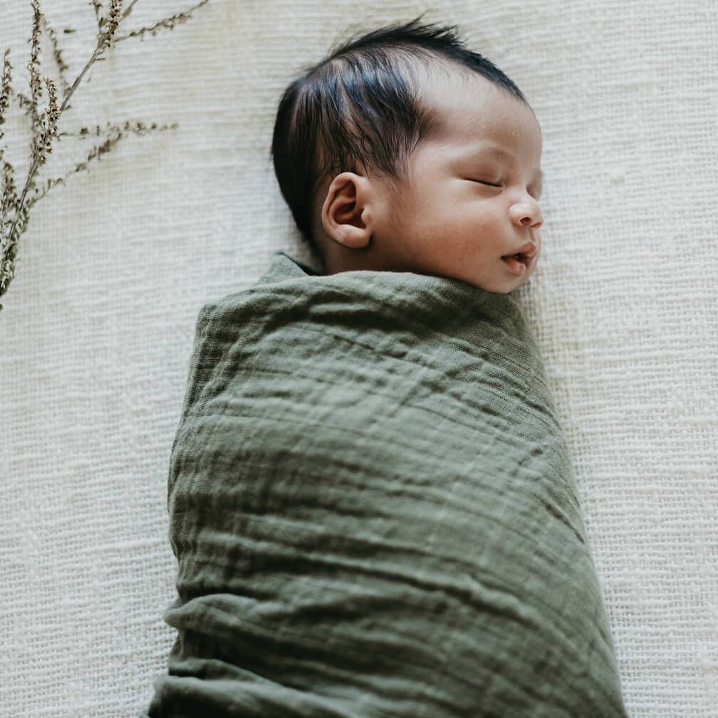 Snuggle Hunny Kids Organická mušelinová zavinovací plena olive - obrázek 1