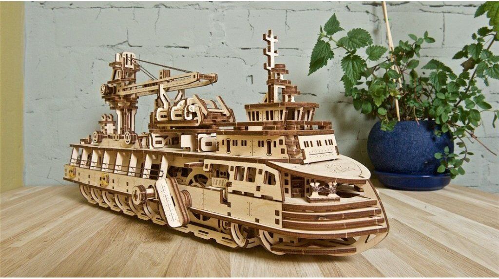 Ugears 3D dřevěné mechanické puzzle Výzkumný parník - obrázek 5