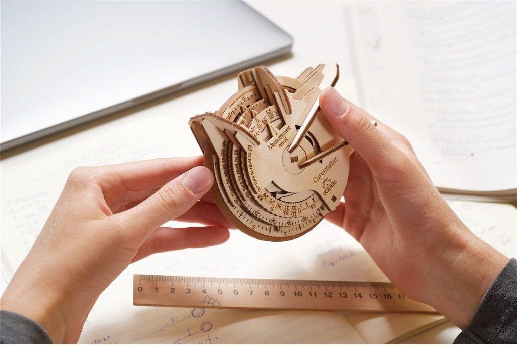 Ugears 3D dřevěné mechanické puzzle STEM LAB Curvimeter - obrázek 2