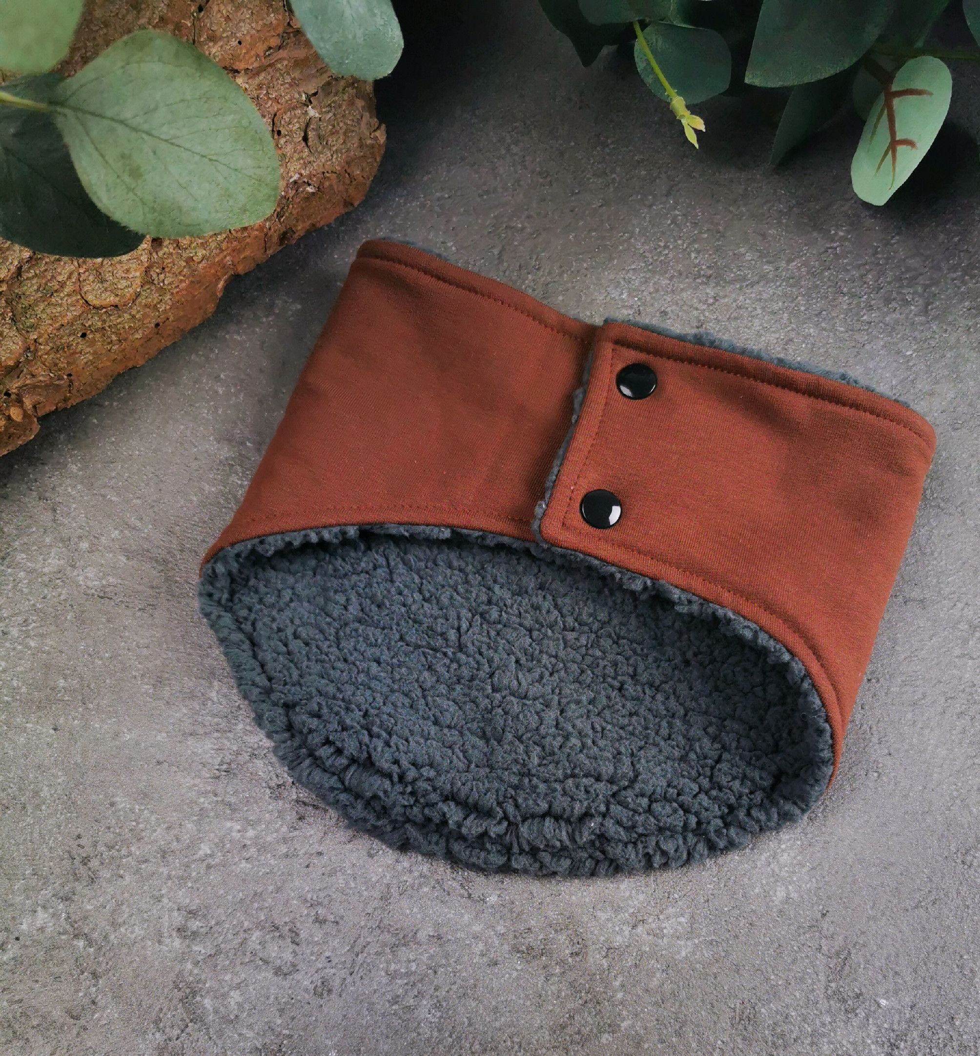 Kulišárny (handmade) Nákrčník s beránkem - rozpínací ,,Brown,, VELIKOST: 74-80 - obrázek 2