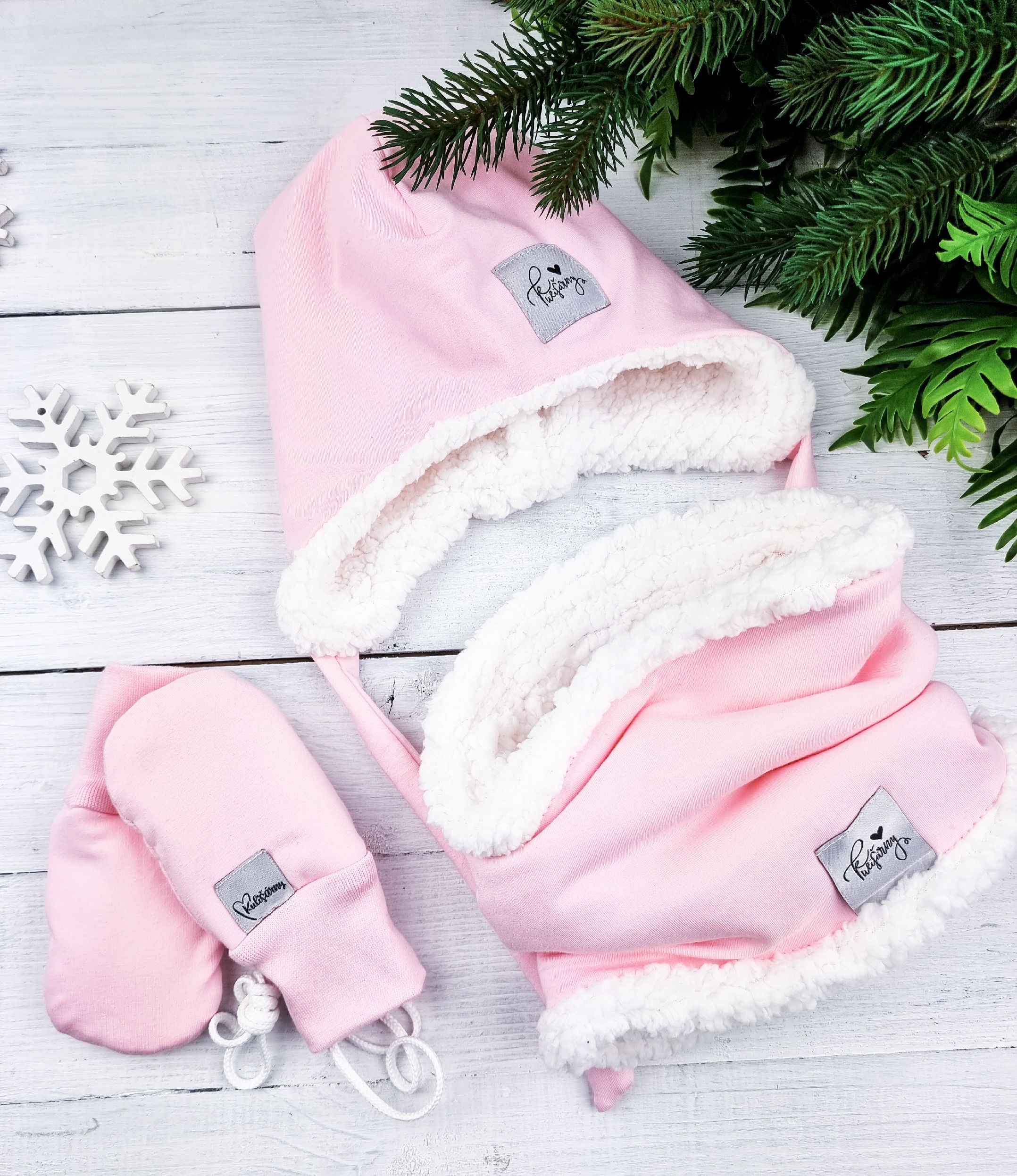 Kulišárny (handmade) Nákrčník s beránkem ,,Baby Pink ,, White VELIKOST: 74-80 - obrázek 2