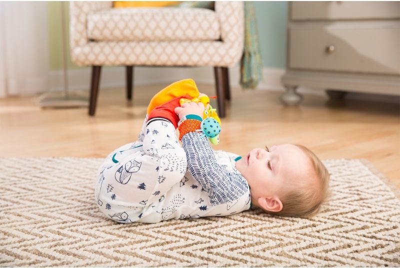 Lamaze - Chrastící ponožky a náramky - obrázek 3