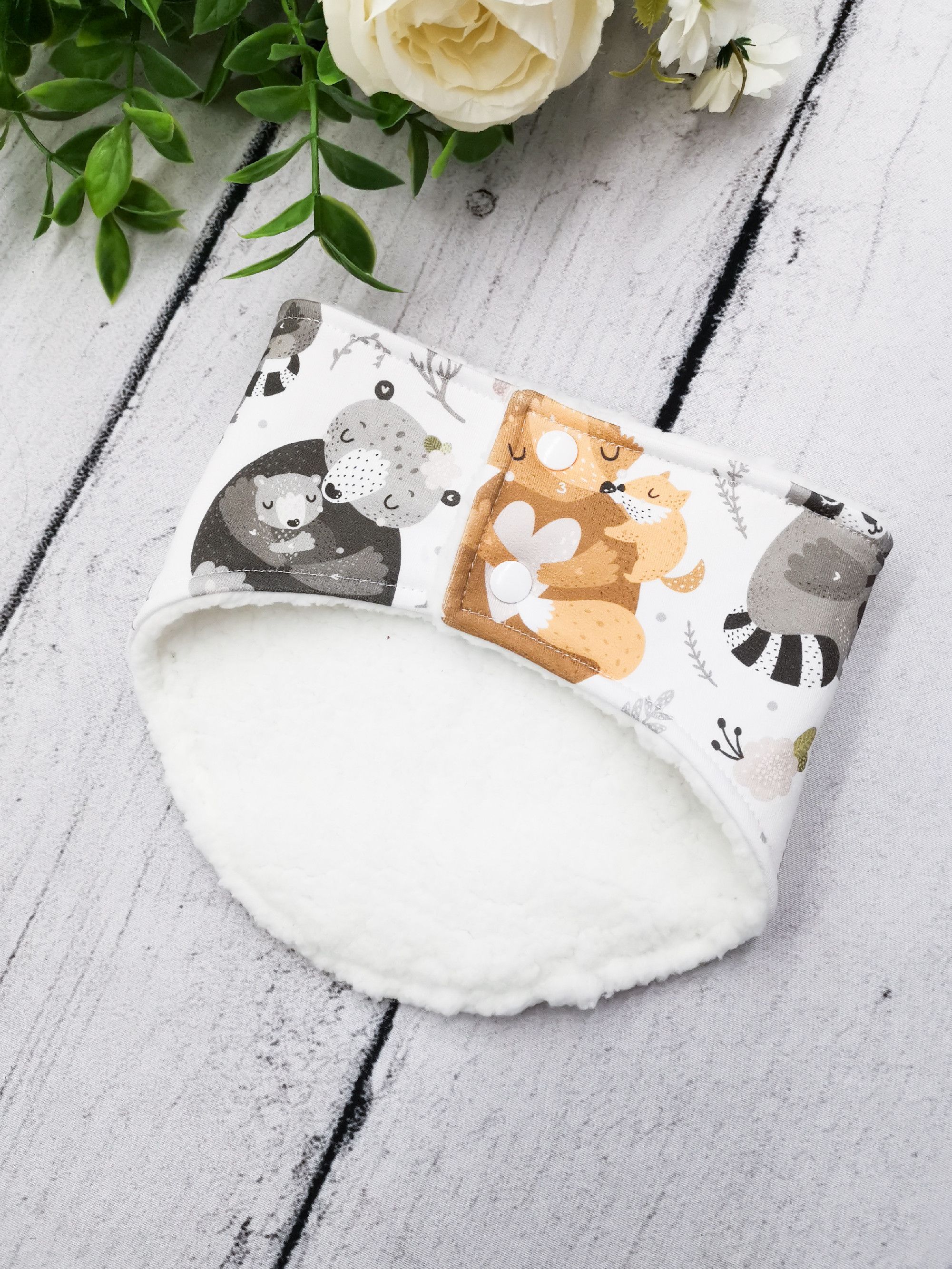 Kulišárny (handmade) Nákrčník s beránkem - rozpínací ,,BeDeer , white , VELIKOST: 74-80 - obrázek 2