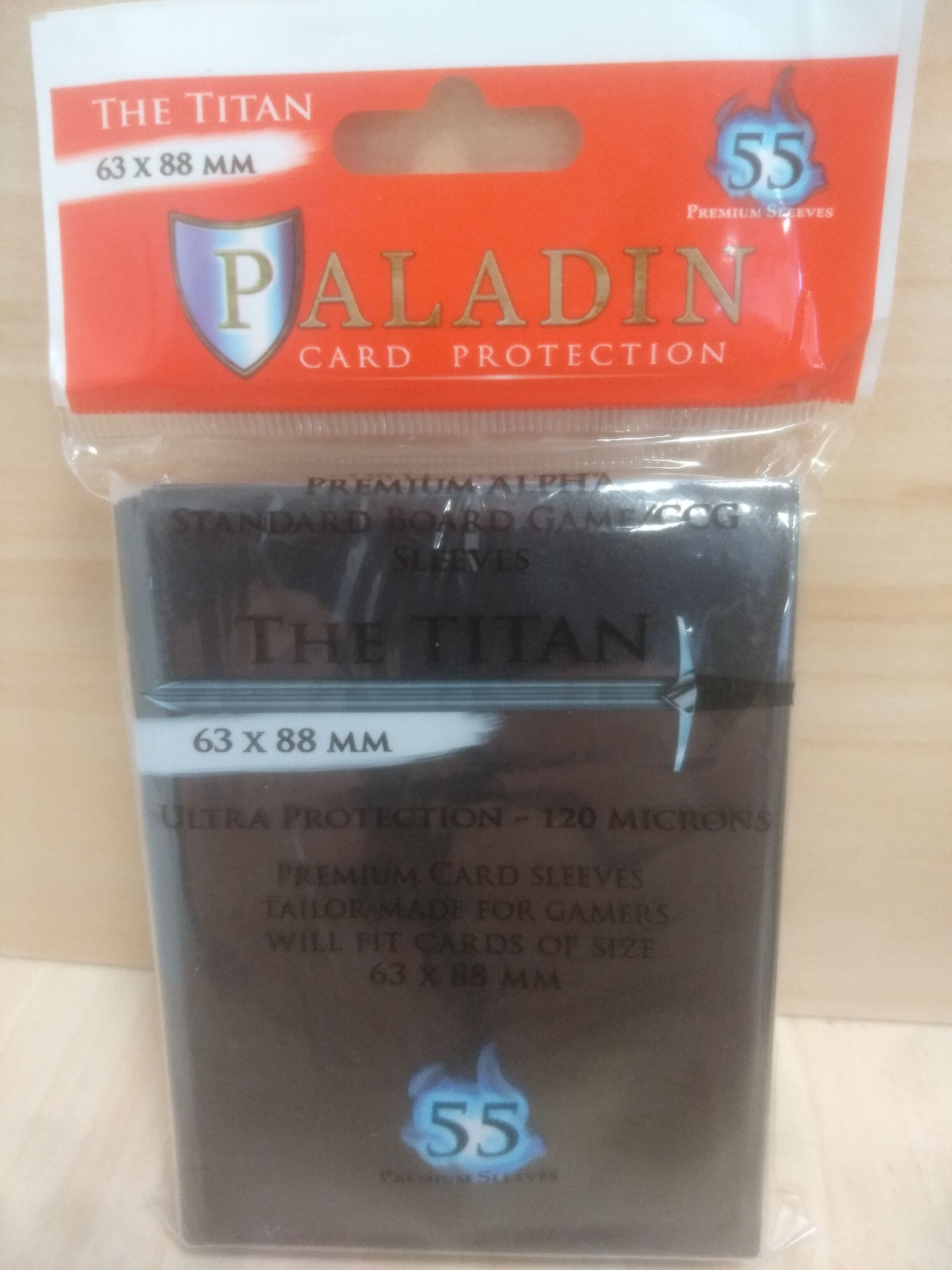 Board&Dice Obaly na karty Paladin: The Titan (63x88mm) 55 ks - obrázek 1