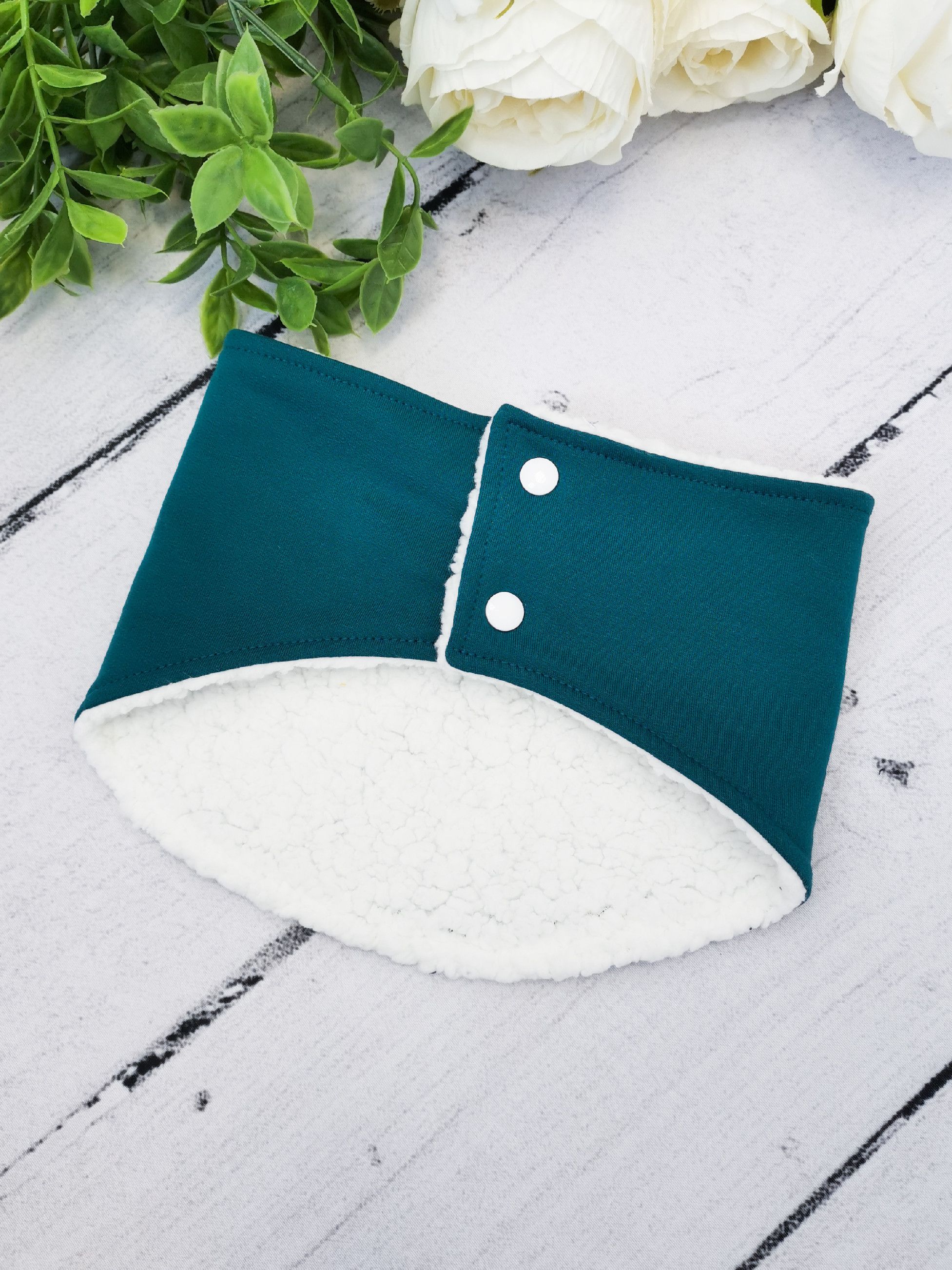 Kulišárny (handmade) Nákrčník s beránkem - rozpínací ,,TEAL,, white VELIKOST: 74-80 - obrázek 2