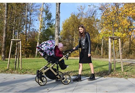 Kočárek Kunert Tiaro Premium 2021 dvojkombinace Zlatý rám - black/flowers - obrázek 25