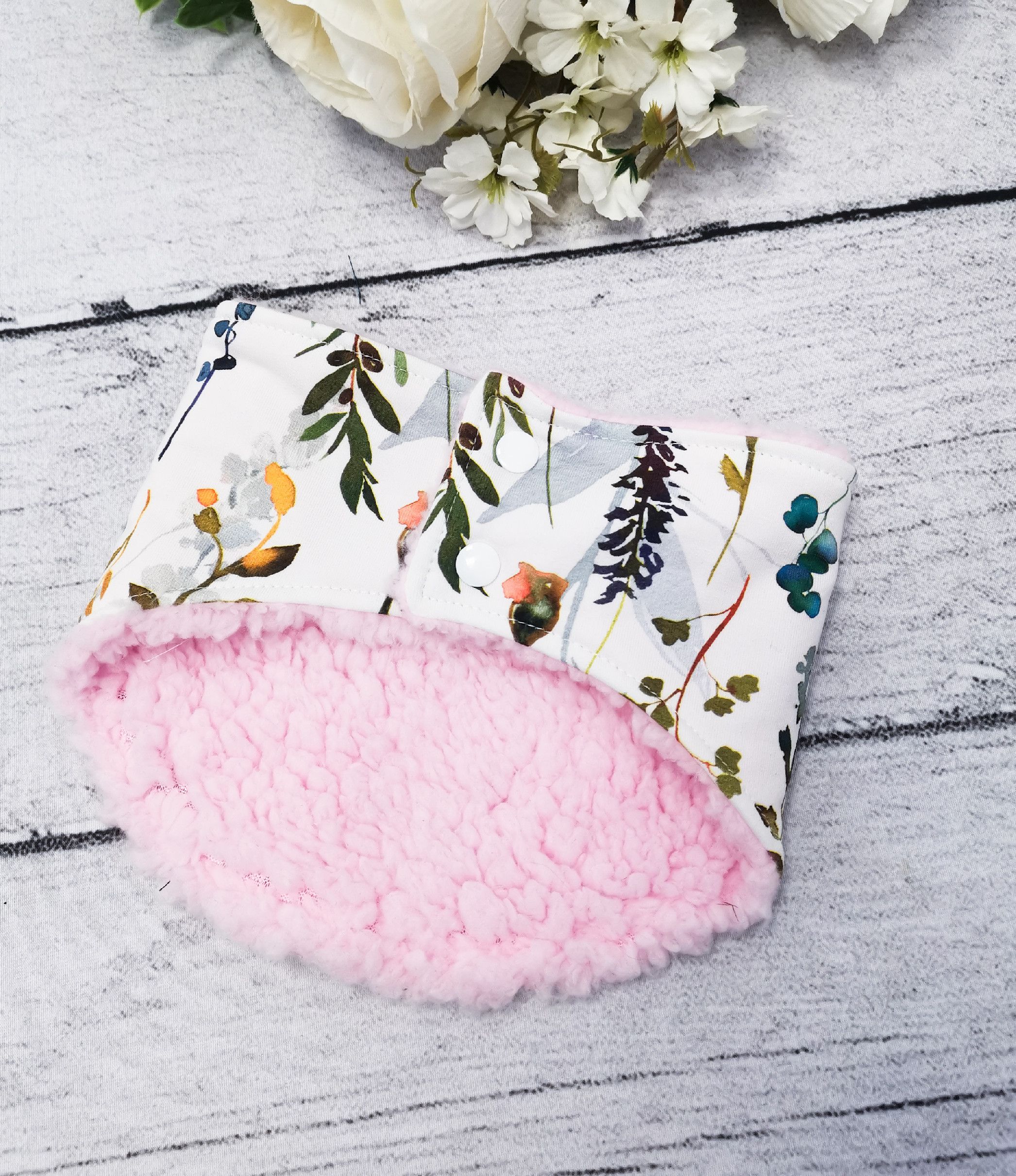 Kulišárny (handmade) Nákrčník s beránkem - rozpínací ,,Zinnia,, Pink VELIKOST: 74-80 - obrázek 2