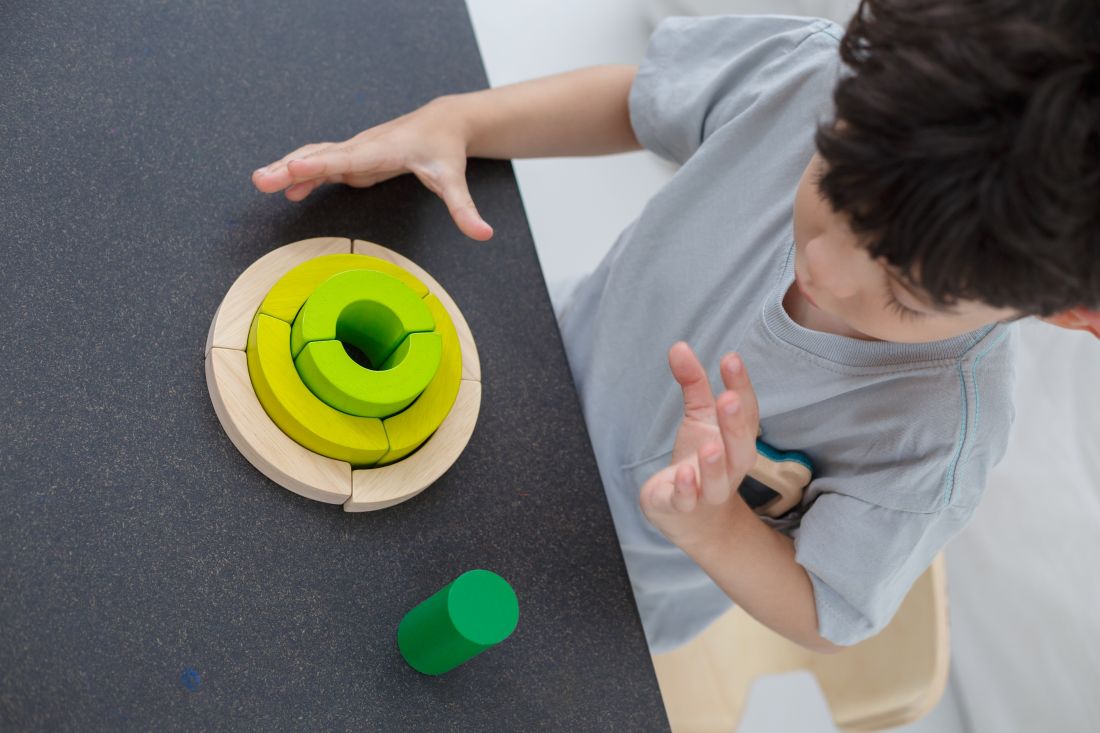 PLAN TOYS Oblouky a kruhy - obrázek 3