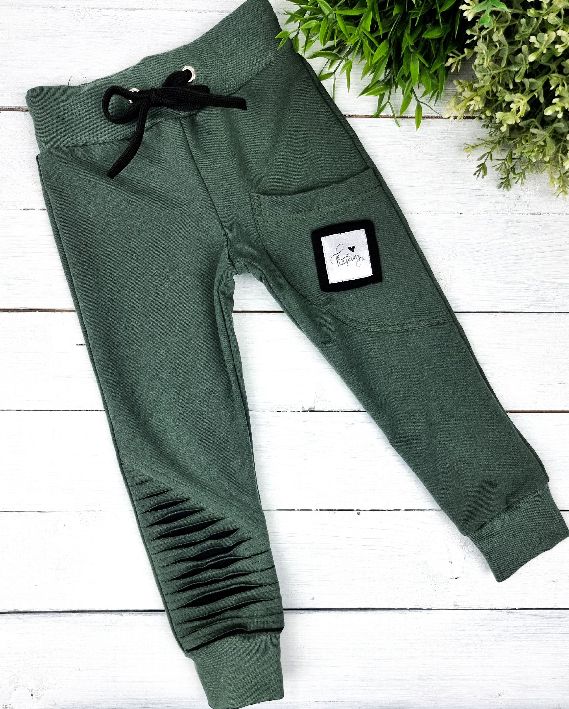 Kulišárny (handmade) Tepláčky rebel ,,OLIVE,, Black VELIKOST: 86-92 - obrázek 3