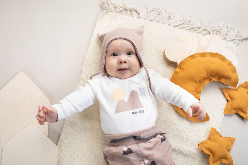 Čepička se šńůrkama Pinokio Dreamer Beige - obrázek 2