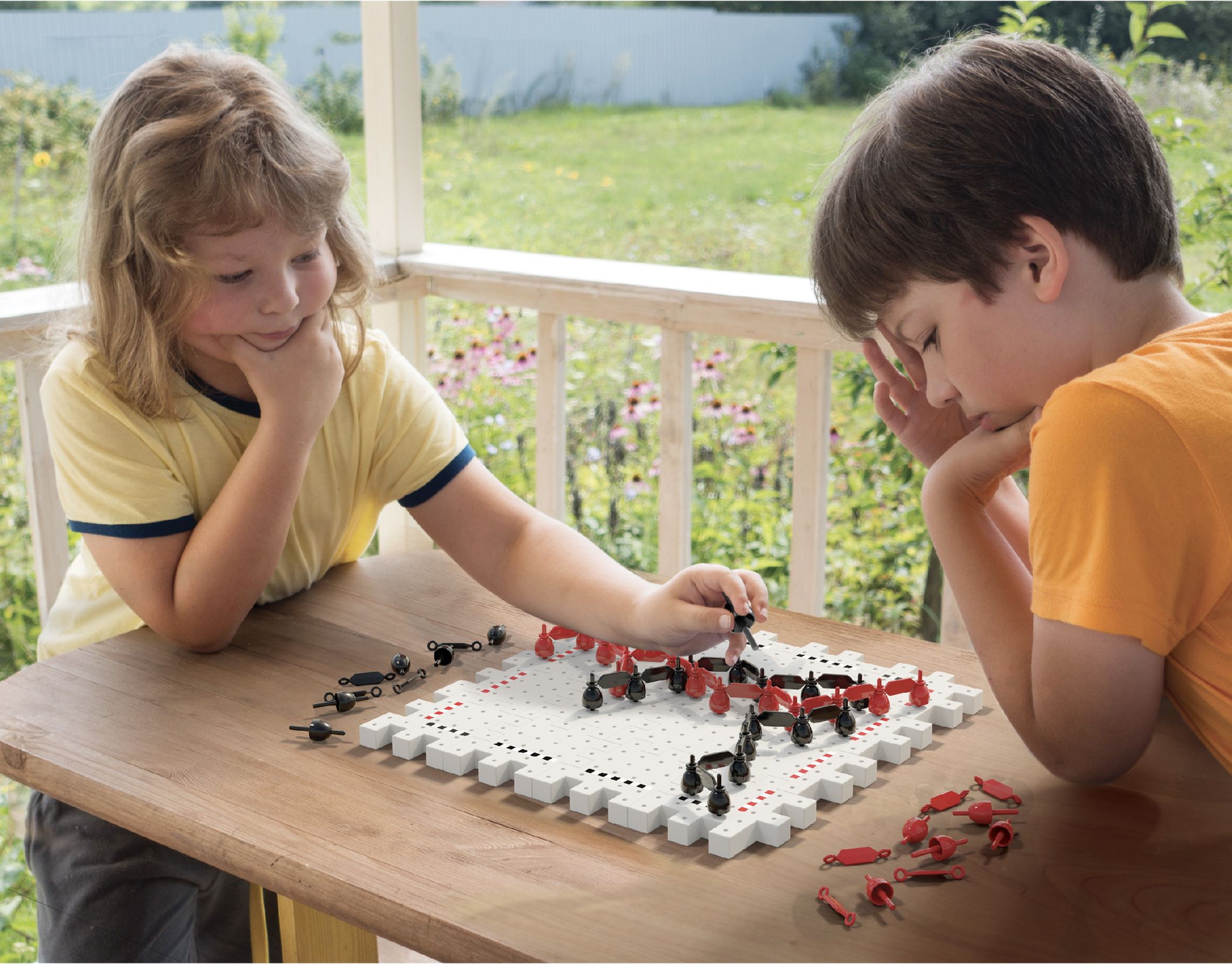 Quercetti Family Game PegXt – strategická propojovací hra - obrázek 1