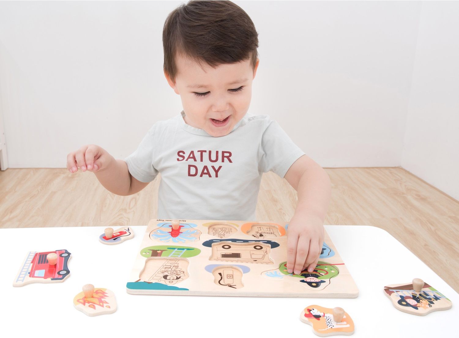New Classic Toys Dřevěné vkládací puzzle hasiči - obrázek 6