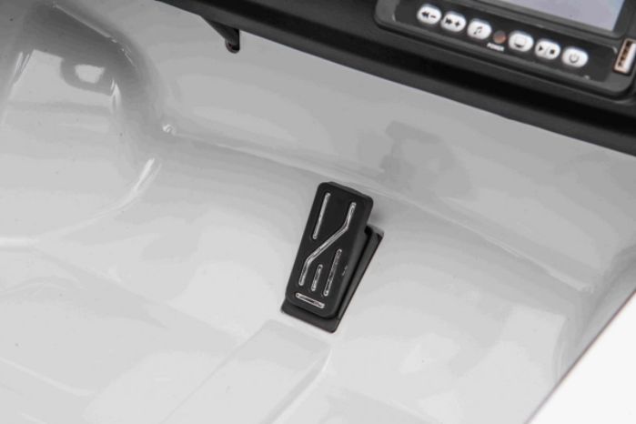 Elektrické autíčko Toyota Hilux  - černá - obrázek 15
