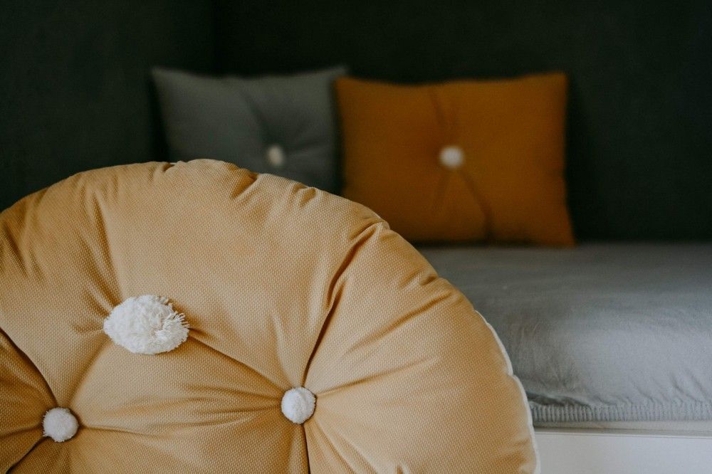 VÁLECÍ POLŠTÁŘ FANCY HOŘČICOVÝ - obrázek 6