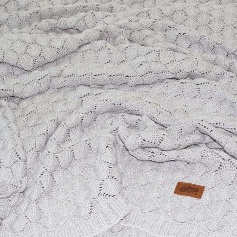 DĚTSKÁ PLETENÁ DEKA SVĚTLE ŠEDÁ 80 x 100 cm - obrázek 3