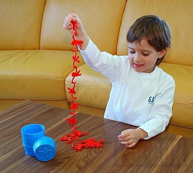 Hra Opičí řetěz + Dárek Puzzle Anne Geddes "Začínající gymnasté" - obrázek 2