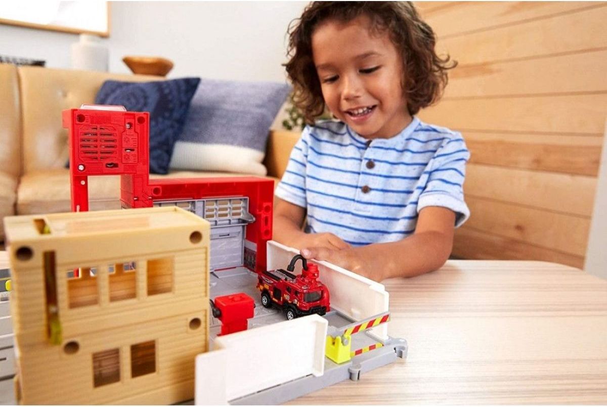 Matchbox Auto Hasičská stanice se světly a zvuky - obrázek 13