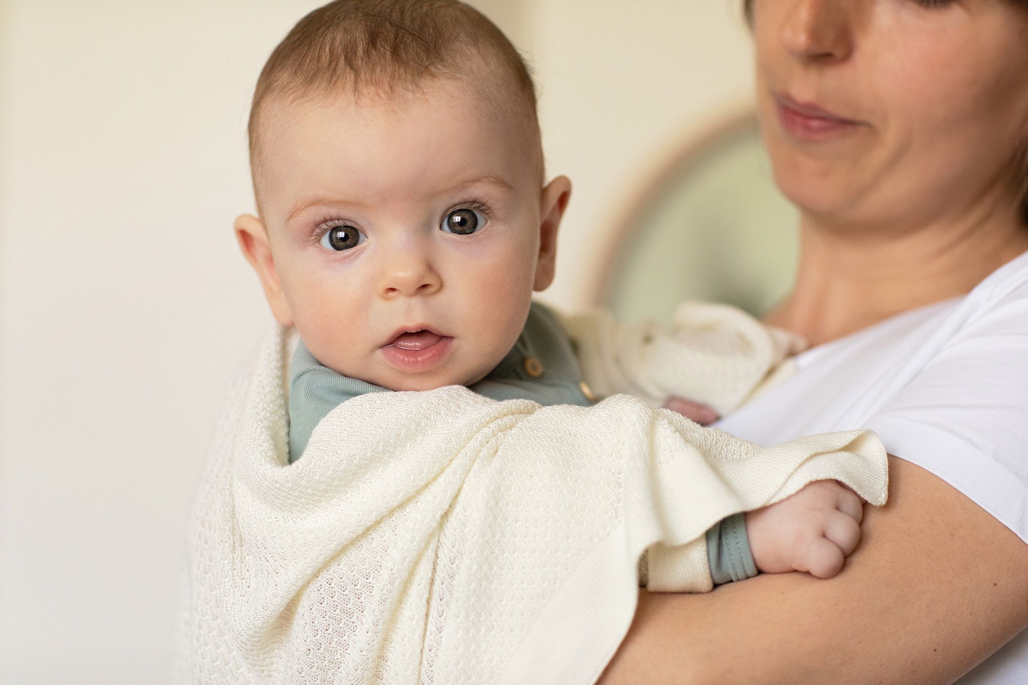 POOFI Lehká pletená bambusová deka Šedá - obrázek 6