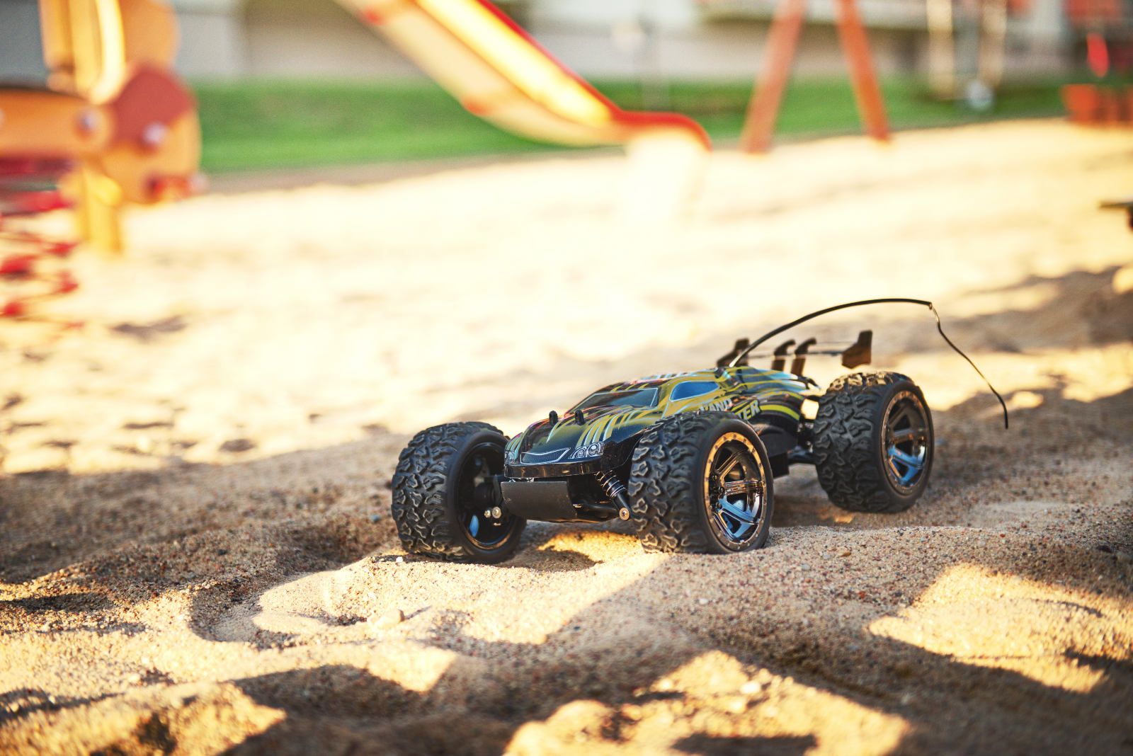 RC auto Land Buster 4x4 1:12 žluté - obrázek 3