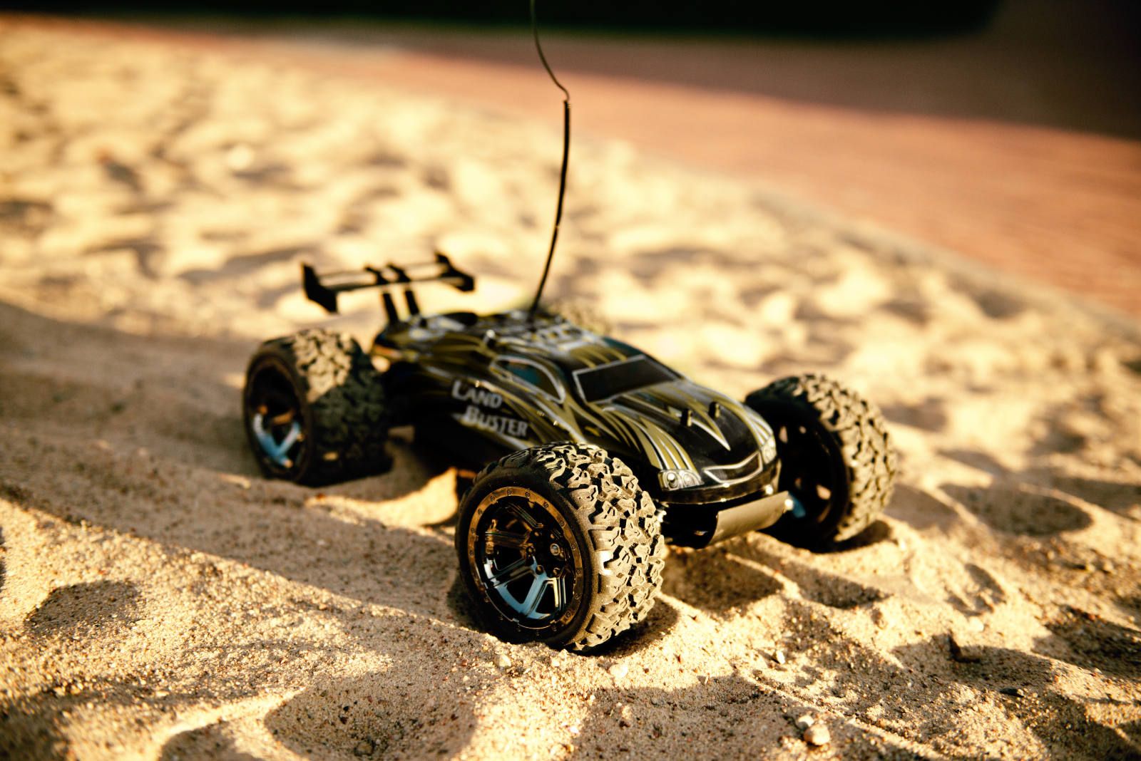 RC auto Land Buster 4x4 1:12 žluté - obrázek 5