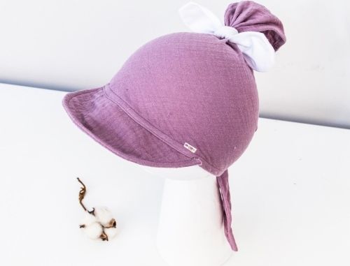 Baby Nellys Baby Nellys Lehký mušelínový šátek s kšiltem na zavazování + mašle, fialový, lila 80-98 (9-36m) - obrázek 1