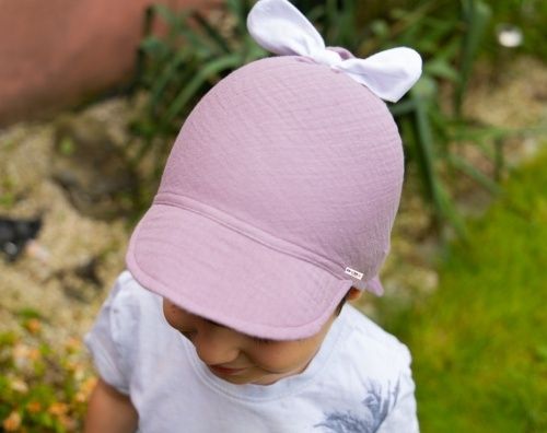Baby Nellys Baby Nellys Lehký mušelínový šátek s kšiltem na zavazování + mašle, fialový, lila 80-98 (9-36m) - obrázek 5