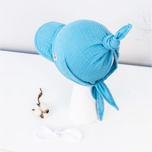 Baby Nellys Baby Nellys Lehký mušelínový šátek s kšiltem na zavazování + mašle, modrý 80-98 (9-36m) - obrázek 3