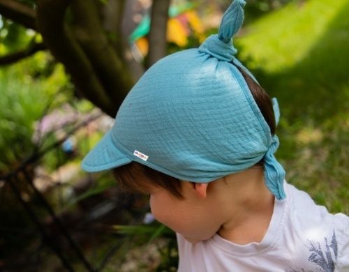 Baby Nellys Baby Nellys Lehký mušelínový šátek s kšiltem na zavazování + mašle, modrý 80-98 (9-36m) - obrázek 4