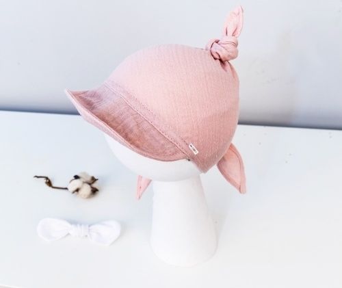 Baby Nellys Baby Nellys Lehký mušelínový šátek s kšiltem na zavazování + mašle, pudrový 80-98 (9-36m) - obrázek 7