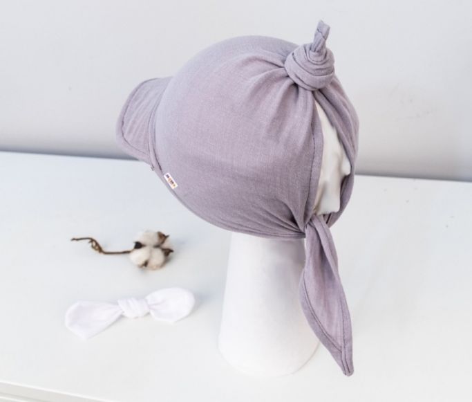 Baby Nellys Baby Nellys Lehký mušelínový šátek s kšiltem na zavazování + mašle, šedá 80-98 (9-36m) - obrázek 4