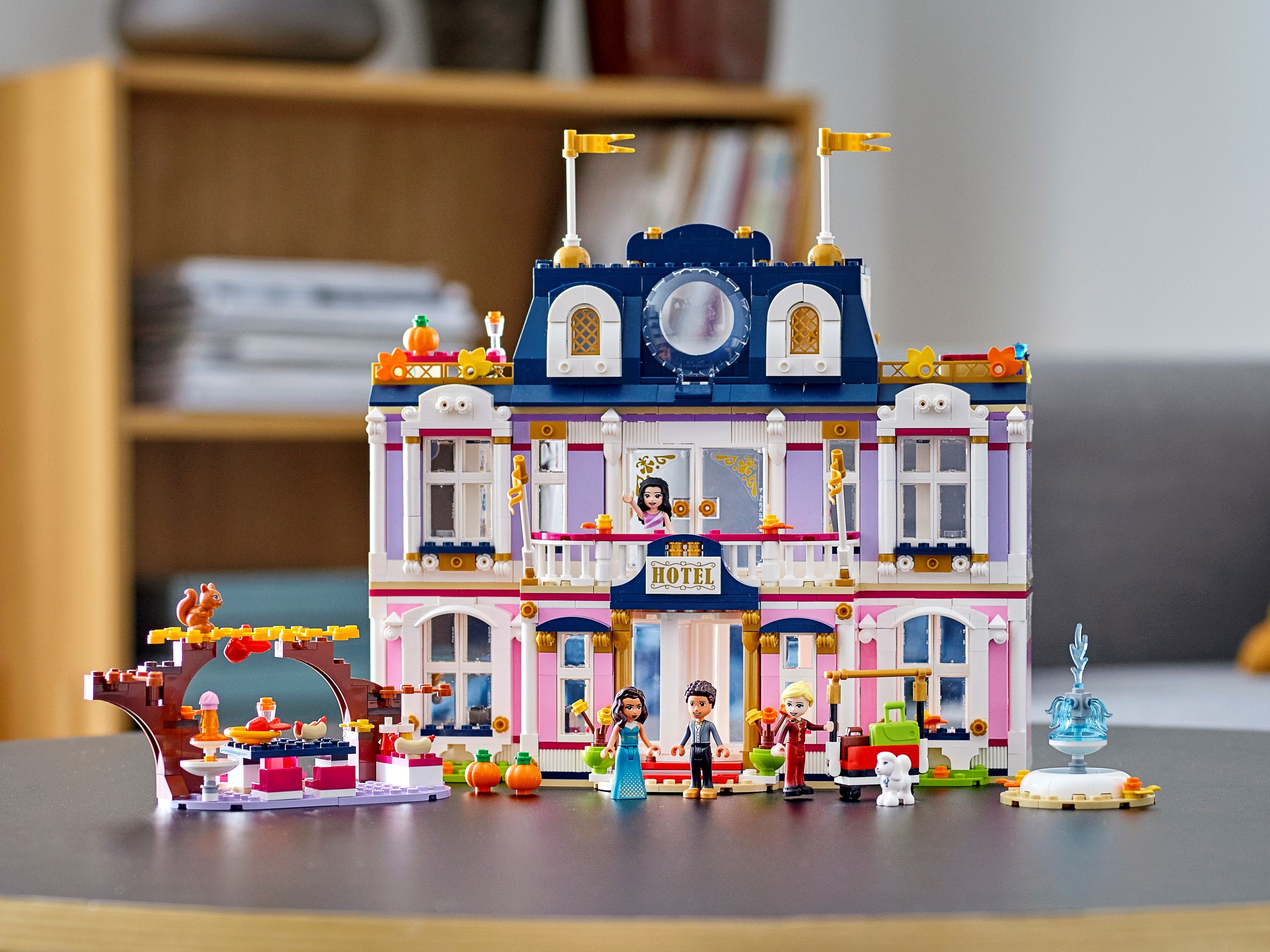 LEGO Hotel v městečku Heartlake 41684 - obrázek 9