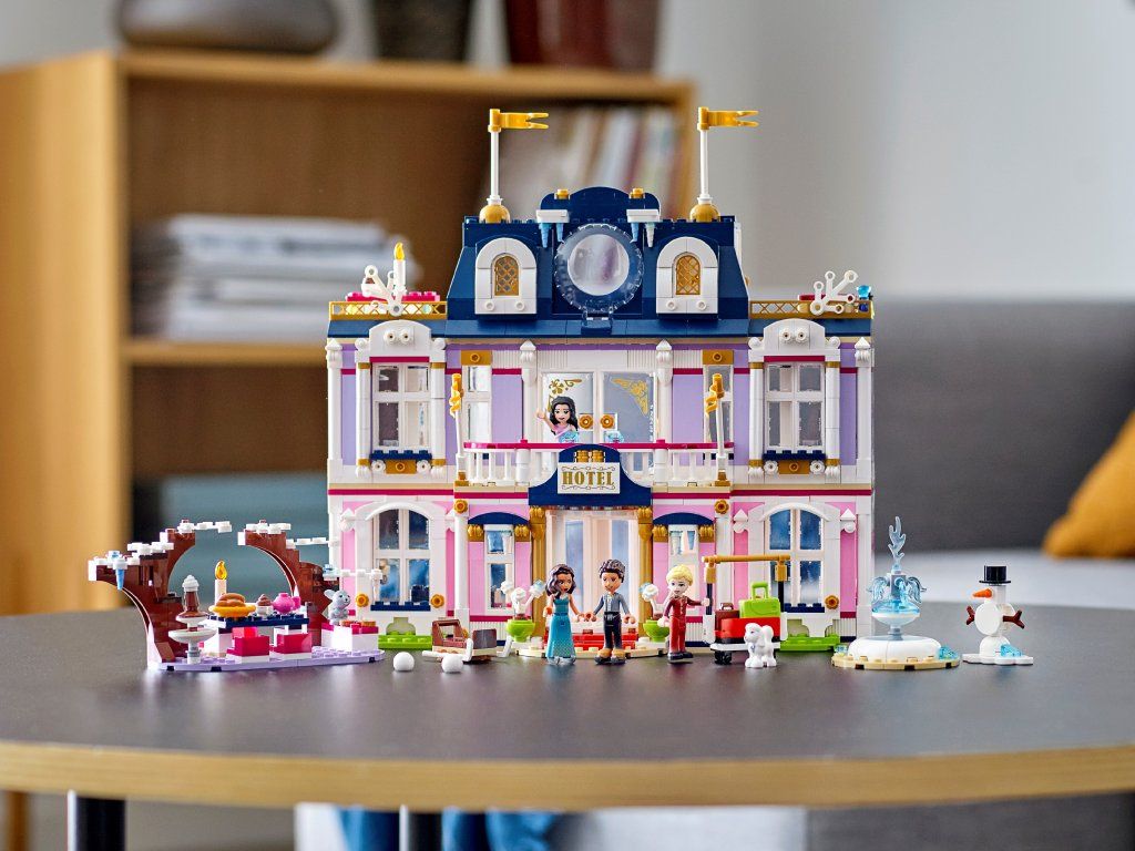 LEGO Hotel v městečku Heartlake 41684 - obrázek 10