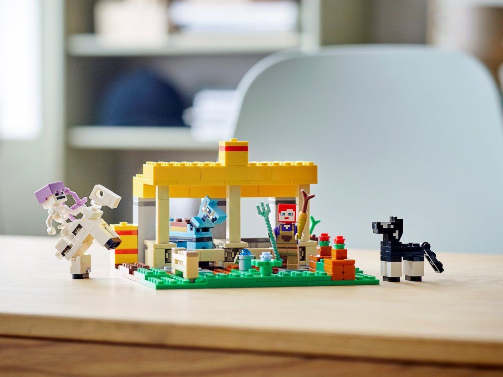 LEGO Koňská stáj 21171 - obrázek 7