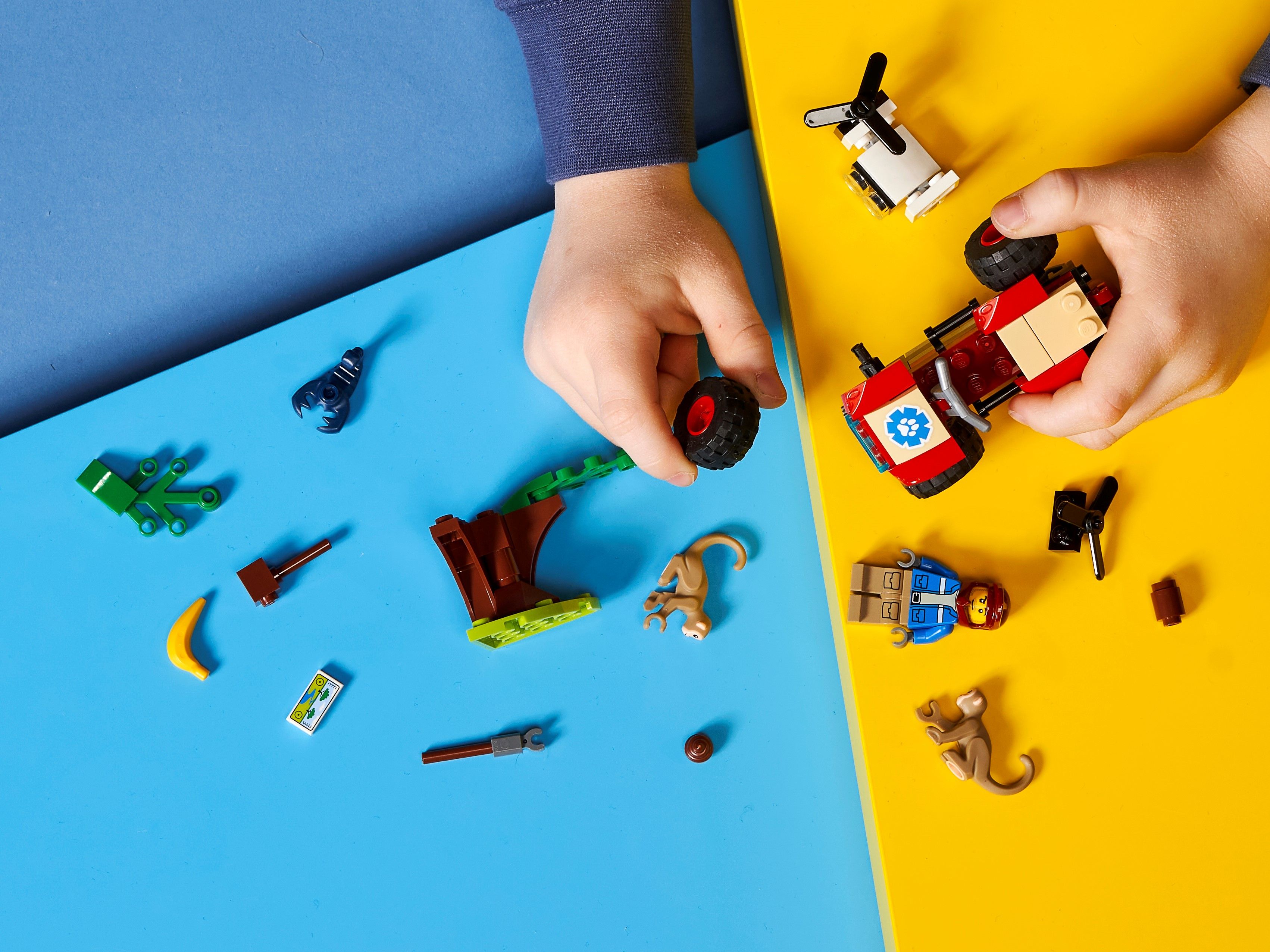 LEGO Záchranářská čtyřkolka do divočiny 60300 - obrázek 5