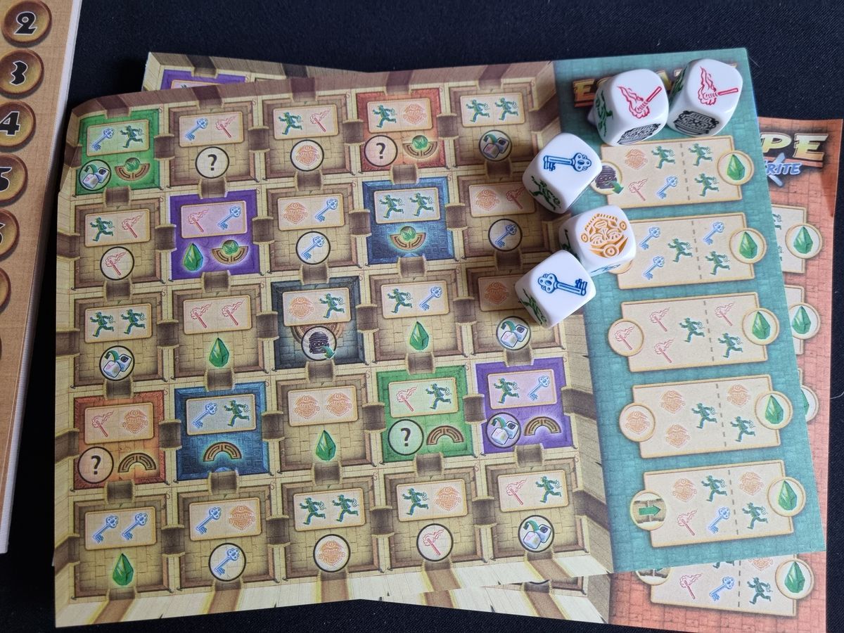 Queen games Escape Roll & Write - obrázek 2