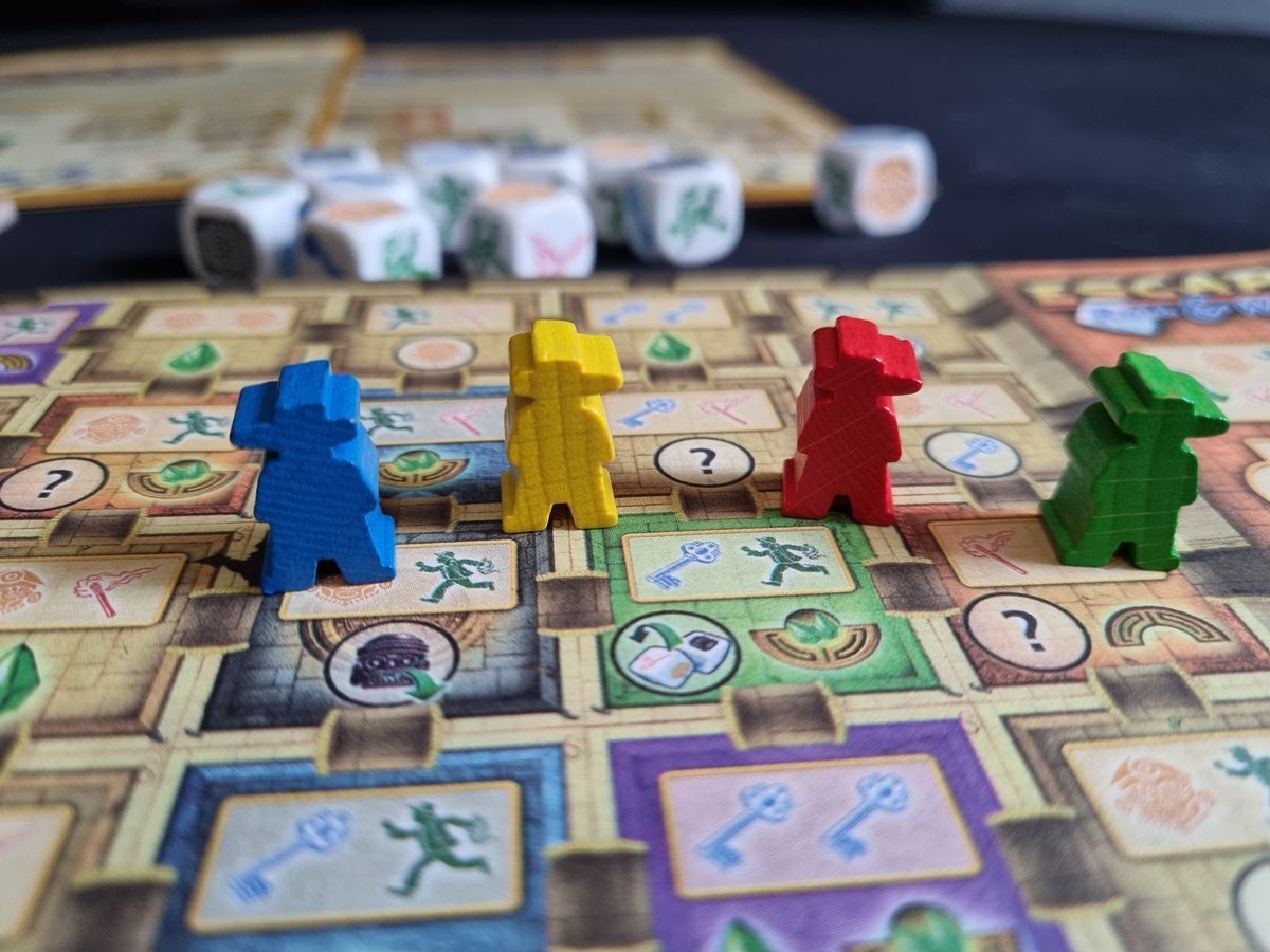 Queen games Escape Roll & Write - obrázek 3