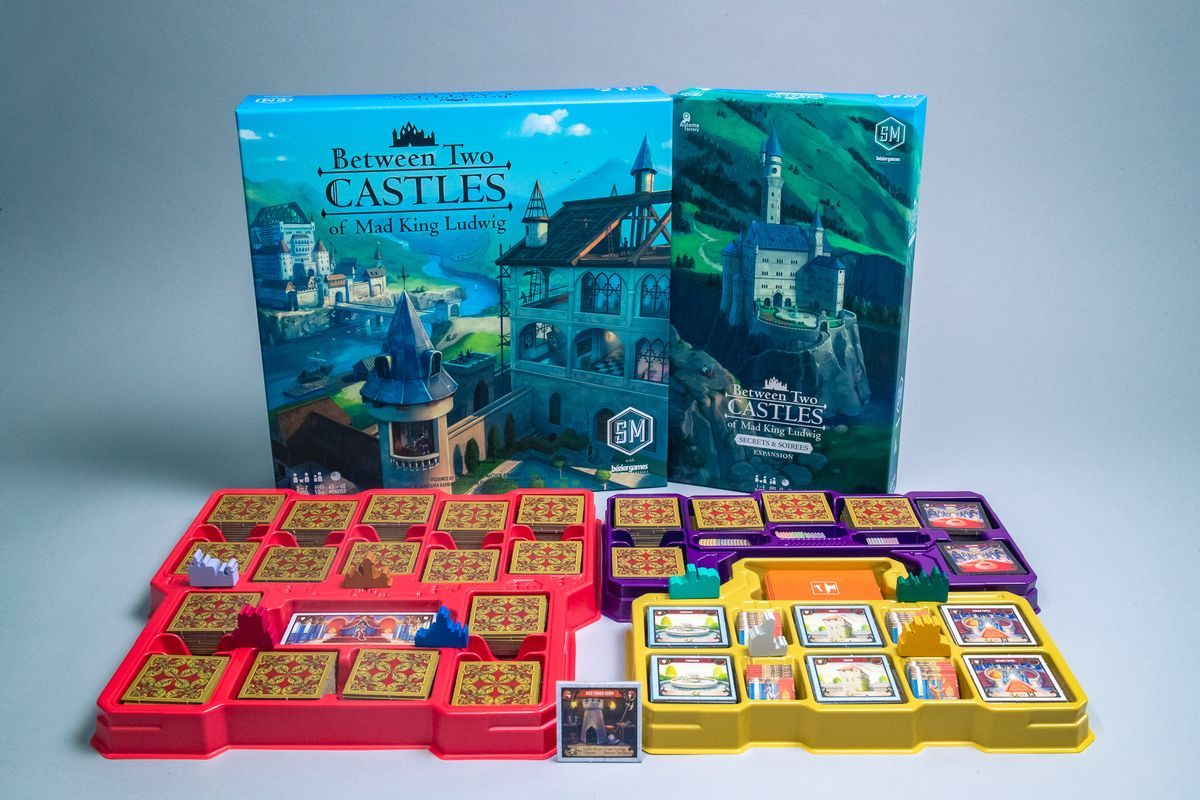Stonemaier Games Between Two Castles of Mad King Ludwig: Secrets & Soirees Expansion - obrázek 2
