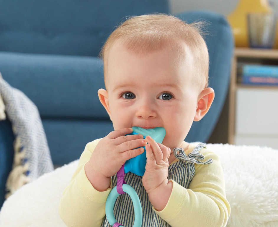 FISHER PRICE Baby set píšťálka s míčem a trestnými kartami pro malé fotbalisty - obrázek 3