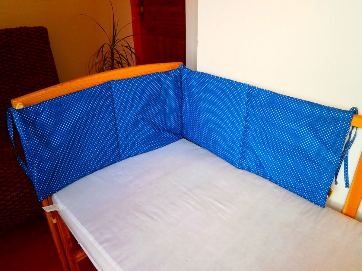 KHC Mantinel do postýlky 120 cm Puntíky "modrotisk" 4-bodový 100% bavlna - obrázek 1