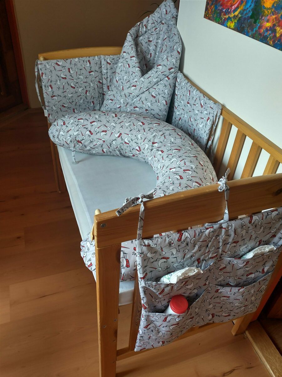 KHC Výhodný set 4ks Kojící těhotenský polštář+Zavinovačka+Mantinel do postýlky+Kapsář Čápi s mimi - obrázek 1