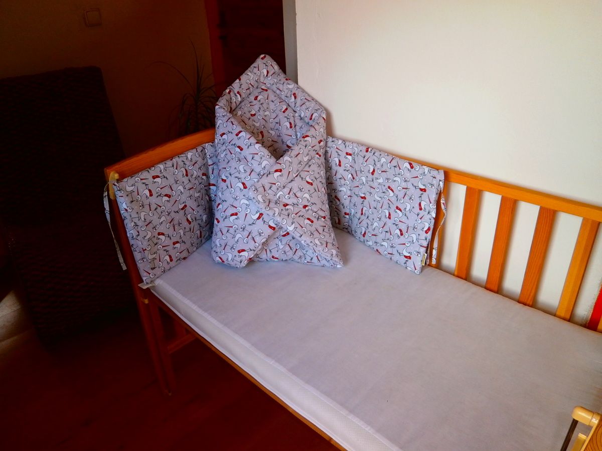 KHC Výhodný set 4ks Těhotenský kojící polštář+Zavinovačka+Mantinel do postýlky+Kapsář Čápi s mimi - obrázek 2