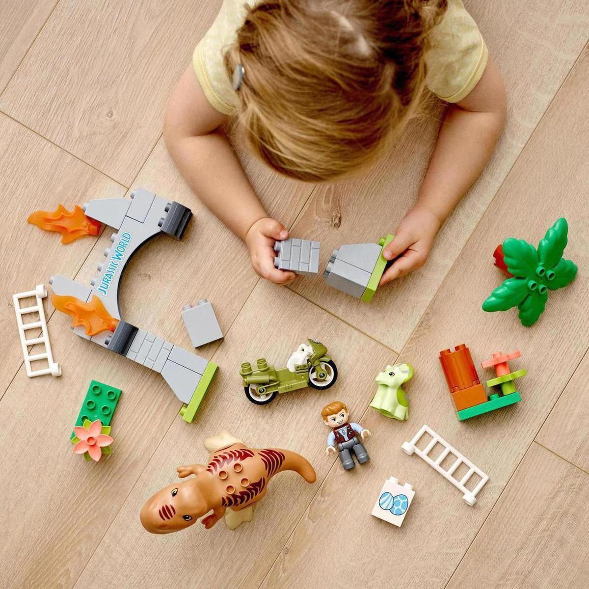 LEGO® DUPLO® Jurassic World ™ 10939 T-rex a Triceratops na útěku - obrázek 4